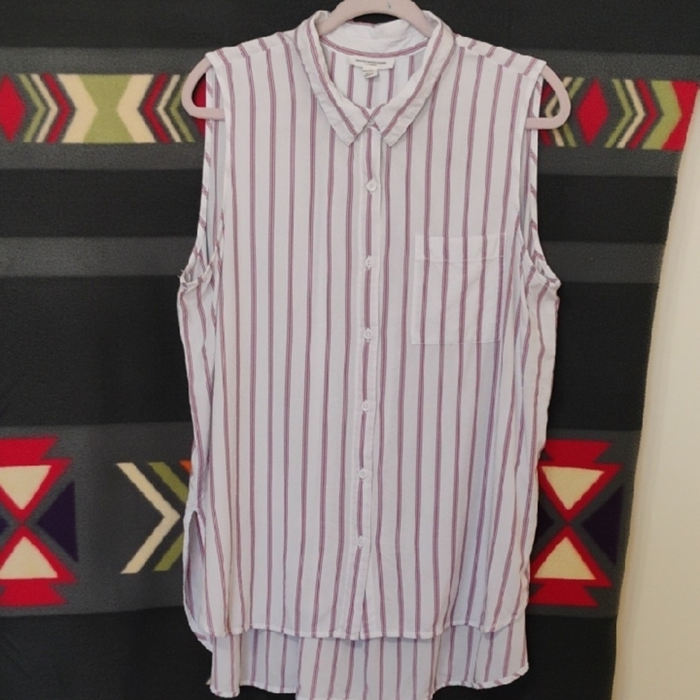 BeachLunchLounge White Sleeveless Button Up Blouse With Blue And Red Stripes. XL